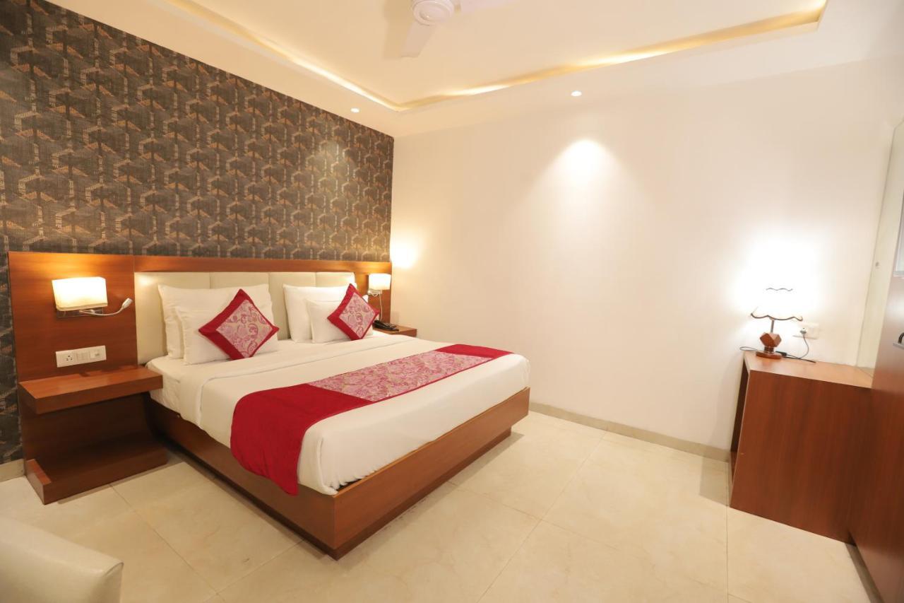 Nh Skye Suites New Delhi Exterior photo